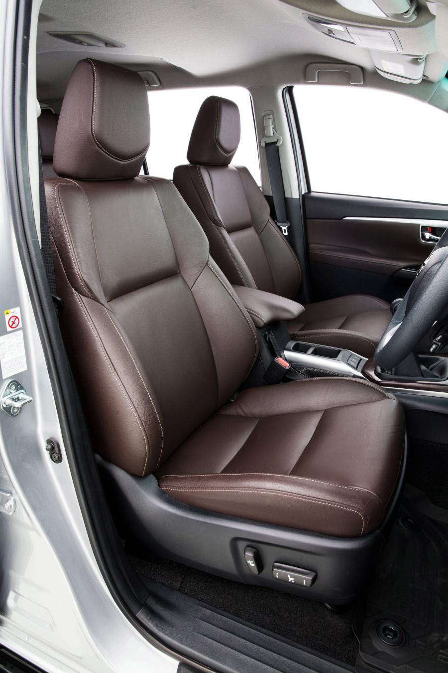 Интерьер Toyota Fortuner Crusade (AN160) 2015 года  (AU) (фото 18 из 37)